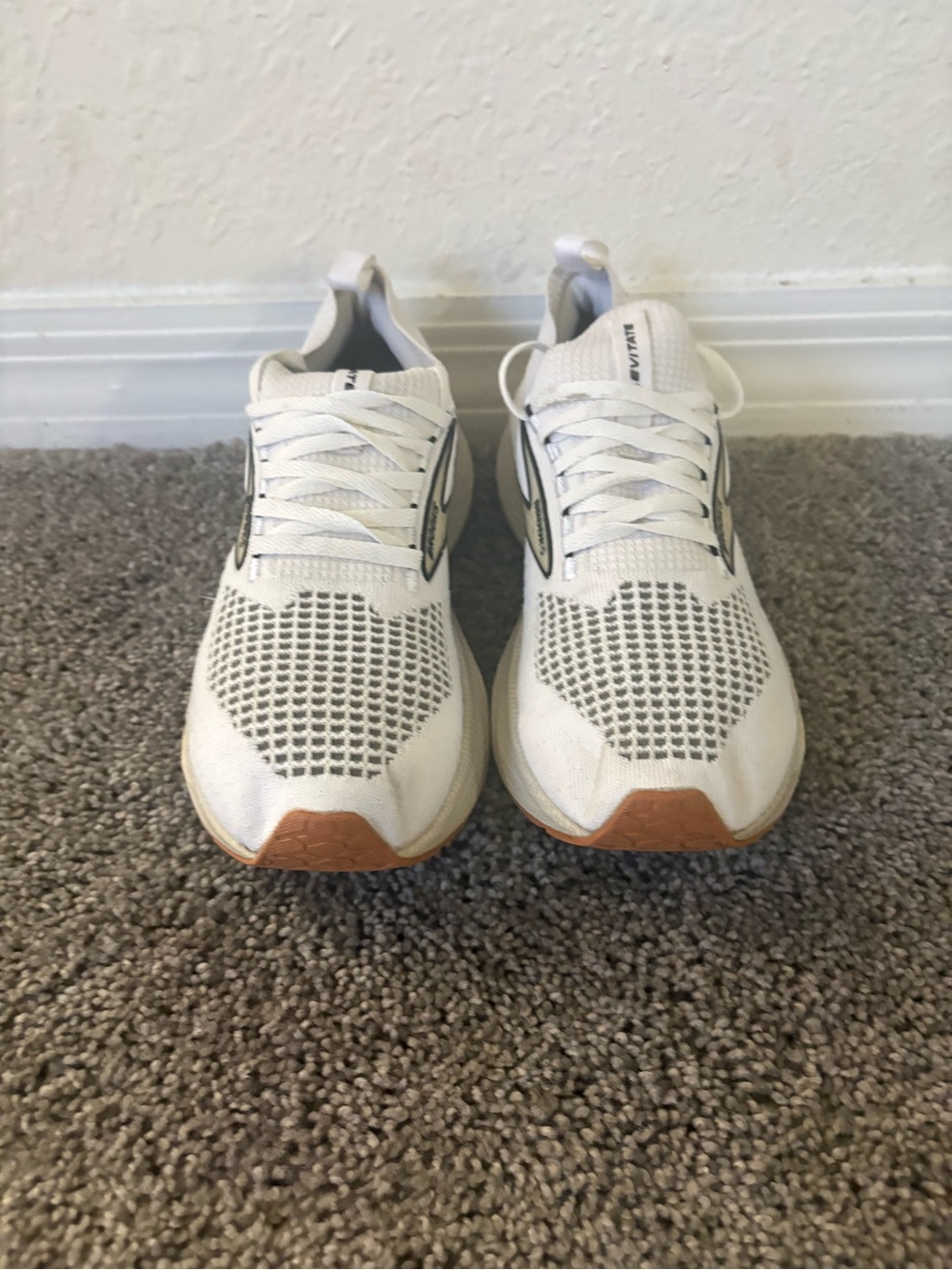 Brooks Levitate 6 Size 6 - Picture 6 of 13